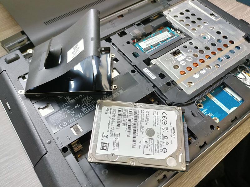 Tuto] Comment remplacer le vieux disque dur HDD d'un ordinateur Asus X75V  par un SSD gros et rapide 